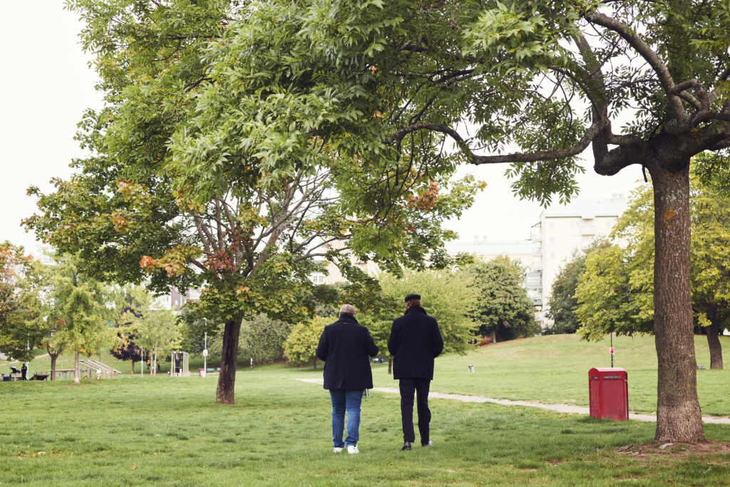 Människor möts över kulturer hos Belong